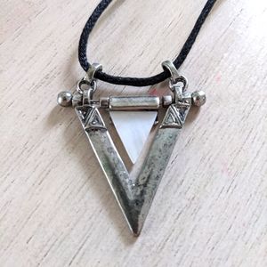 NWOT Boho Tribal Arrow Pendant